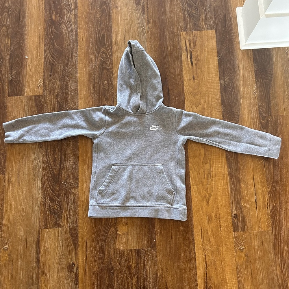 Boys Nike gray hooded sweatshirt size S
